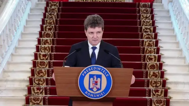 ifoto y' umukuru w'igihugu wa Romania Nicușor Dan