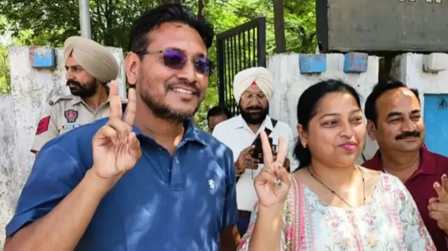 ਨਗਰ ਨਿਗਮ ਬਠਿੰਡਾ ਦੇ ਵਾਰਡ ਨੰਬਰ 42 ਤੋਂ ਰਿਤੂ (ਭਾਜਪਾ) ਜੇਤੂ ਰਹੇ ਹਨ