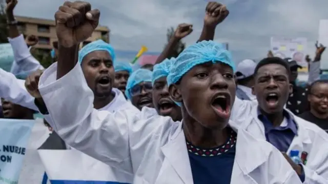 Dhakhaatiirta oo ka soo horjeestay qorshaha karantiilka Ebola ee Kenya, bixiyay digniin shaqo-joojin 48 saacadood ah