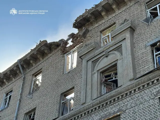 Поврежденное здание общежития