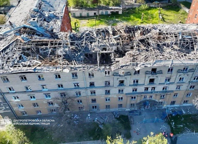 разрушенное общежитие в Днепре, вид сверху