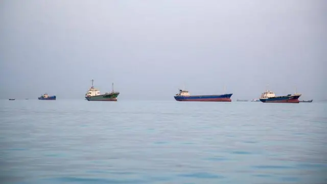 በሆርሙዝ ወሽመጥ ላይ የሚንቀሳቀሱ ጀልባዎች