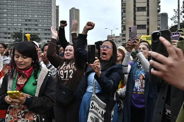 Simpatizantes de Cepeda festejan en Bogotá