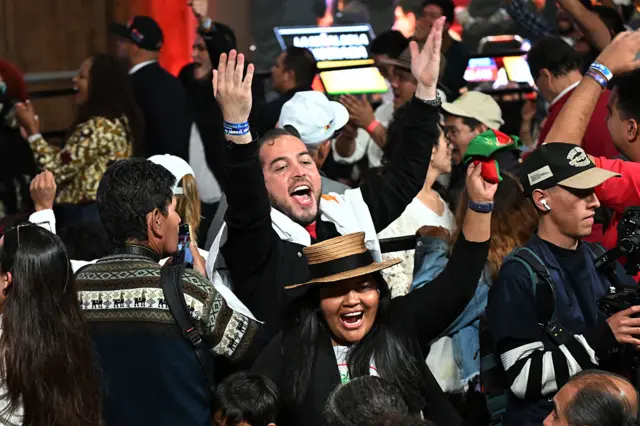 Simpatizantes de Cepeda festejan en Bogotá