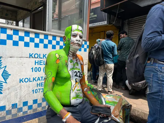 তৃণমূলের এক সমর্থক।তৃণমূলের এক সমর্থক।