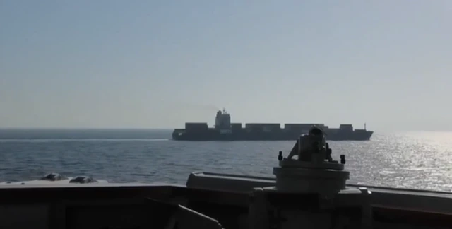 jirgin ruwan sojin Amurka yayin da ya kai hari kan wani jirgin ruwan Iran