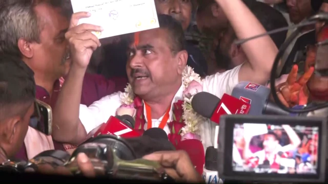 সার্টিফিকেট হাতে শুভেন্দু অধিকারী
