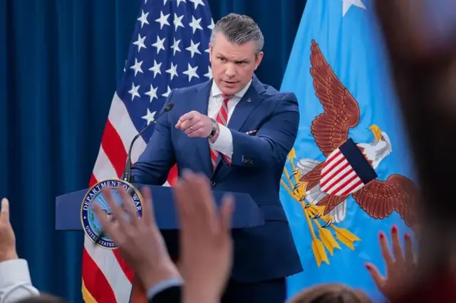 Pete Hegseth mu kiganiro n'abanyamakuru muri Pentagon kuri uyu wa kabiri