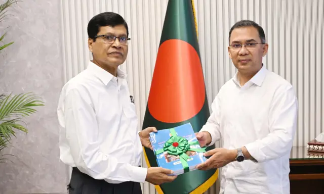 প্রধানমন্ত্রী তারেক রহমান ও মহা হিসাব-নিরীক্ষক ও নিয়ন্ত্রক মো. নূরুল ইসলাম
