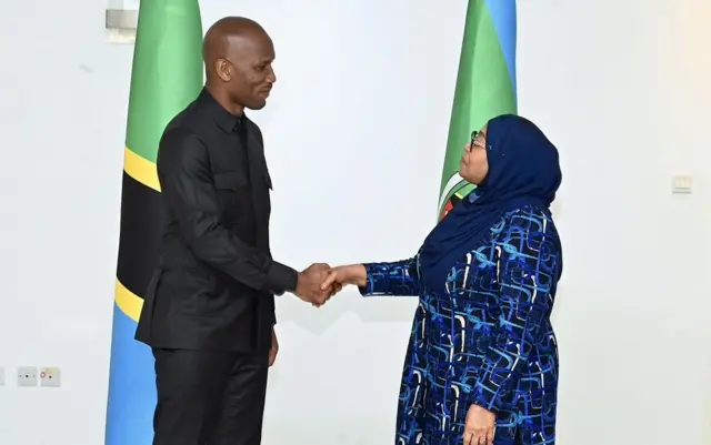 Didier Drogba yakiriwe na Perezida Samia Suluhu mu biro bye i Dodoma