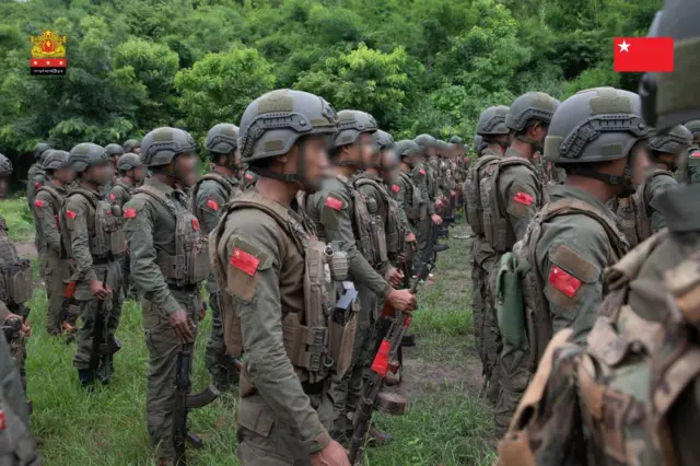 MOD ကွပ်ကဲမှုအောက်က ပြည်သူ့ကာကွယ်‌ရေး တပ်ဖွဲ့ဝင်တချို့ (ပုံဟောင်း)