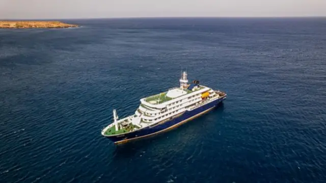 ပင်လယ်ပြင်မှာ မြင်တွေ့ရတဲ့ MV Hondius အပျော်စီး သင်္ဘော