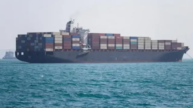 ifoto y'Ubwato butwara ibicuruzwa mu muhora wa Hormuz ejo buvuye i Bandar Abbas muri Iran