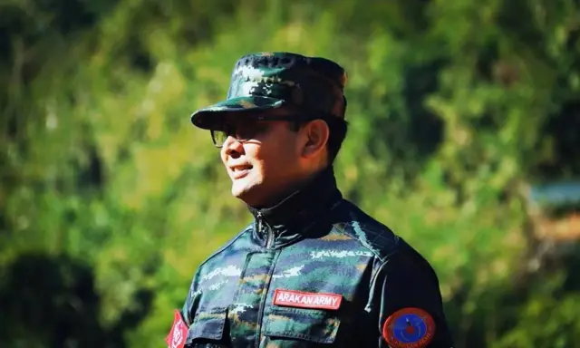 အာရက္ခတပ်တော် (အေအေ) ခေါင်းဆောင် ဗိုလ်ချုပ်ထွန်းမြတ်နိုင် (ပုံဟောင်း)