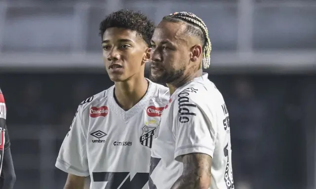 Robinho avuga ko yakuze areba Neymar Jr nk'urugero rwe, ubu barakinana