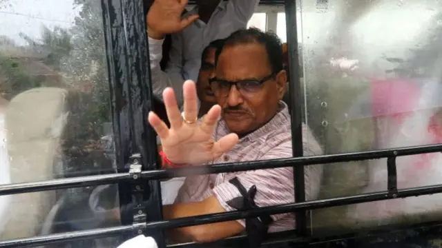 महेश जोशी