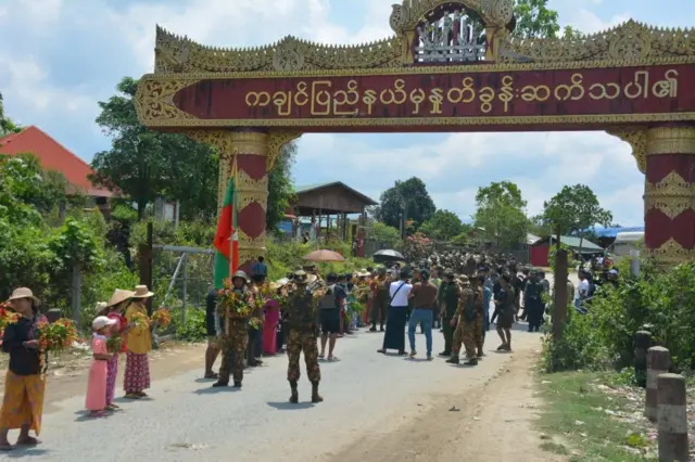 ကချင်ပြည်နယ်ထဲမှာတွေ့ရတဲ့ မြန်မာစစ်တပ် တပ်ဖွဲ့ဝင်တချို့ (ပုံဟောင်း)