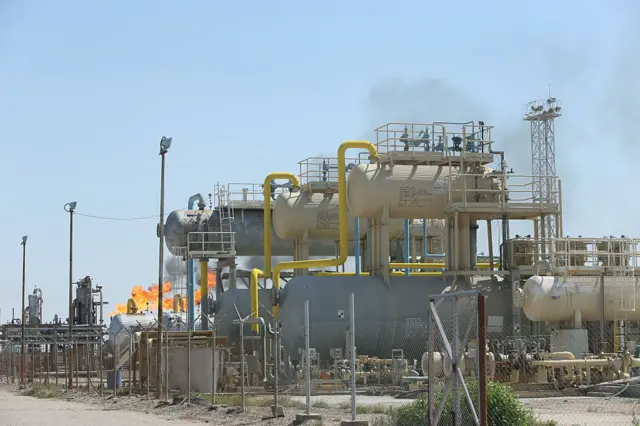 مصفاة نفط في البصرة في العراق