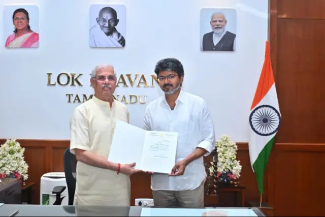தமிழ்நாடு முதலமைச்சராக விஜய் தேர்வு செய்யப்பட்டதற்கான ஆணையை ஆளுநர் வழங்கினார்