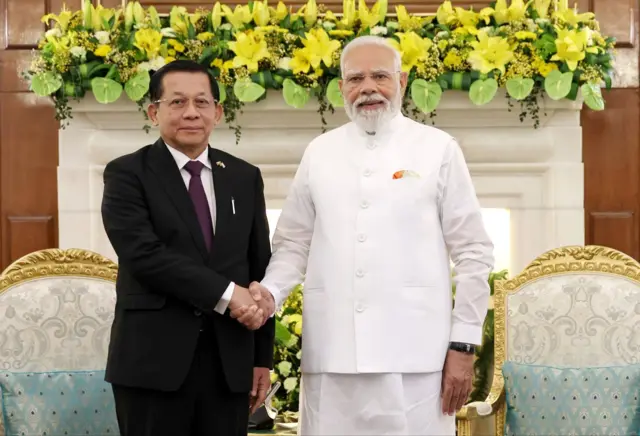 ဇွန်လ ၁ ရက် ဒေလီမှာ ဦးမင်းအောင်လှိုင်နဲ့ အိန္ဒိယ ဝန်ကြီးချုပ် မိုဒီတို့တွေ့ဆုံမှု