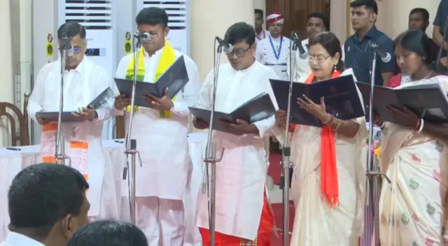সোমবার শপথ গ্রহণ অনুষ্ঠানের ছবি