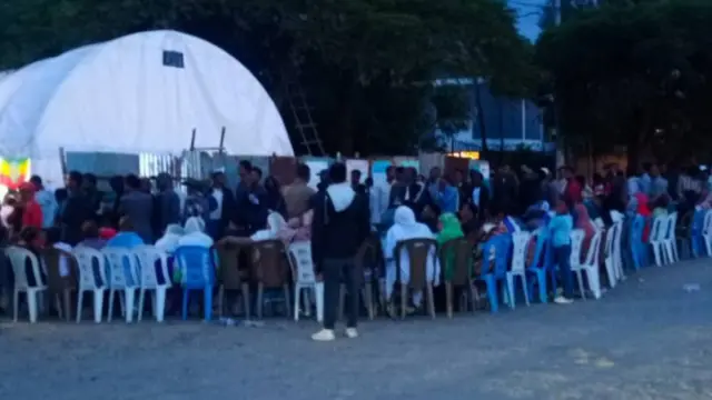 ኣብ ምዱብ ግዜ ከድምጹ ዕድል ዘይረኸቡ ኣድመጽቲ ኣብ መናብር ኮፍ ኢሎም እናተጸበዩ