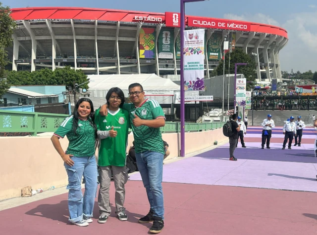 Javier Perez veio com a sua família.