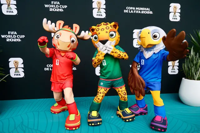 Las mascotas del Mundial "Maple", "Zayu" y "Clutch"