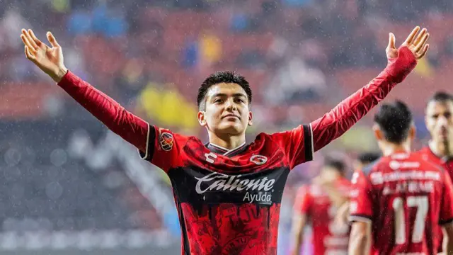 Gilberto Mora (Mexico)