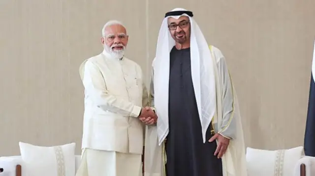 प्रधानमंत्री नरेंद्र मोदी और यूएई के राष्ट्रपति मोहम्मद बिन ज़ैद