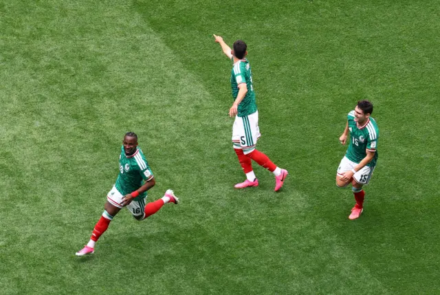 مشاهد من المباراة الافتتاحية لكأس العالم بين المكسيك وجنوب أفريقيا