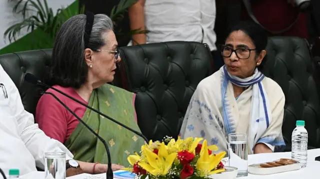 ইন্ডিয়া ব্লকের বৈঠকে সোনিয়া গান্ধীর সঙ্গে মমতা ব্যানার্জী
