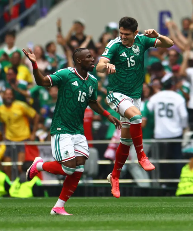 جل مهاجم المنتخب المكسيكي وفريق القادسية السعودي خوليان كينيونيس الهدف الأول في نهائيات كاس العالم 2026 لكرة القدم،