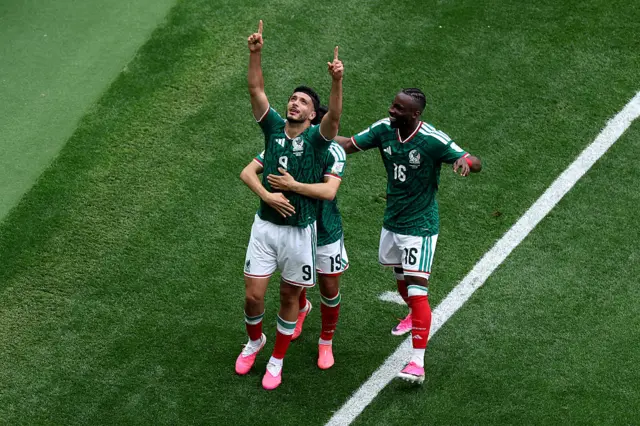 Jiménez festejando su gol