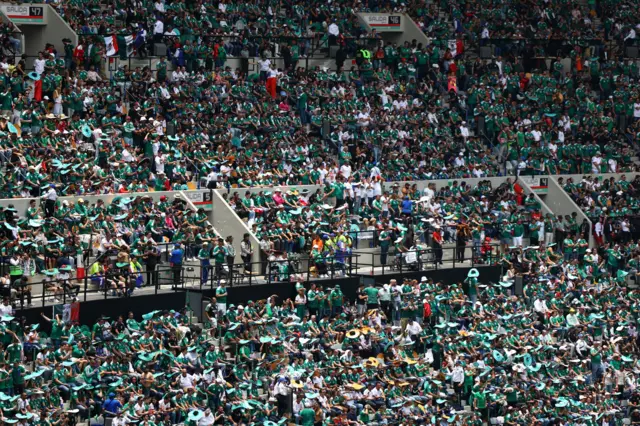 مشاهد من المباراة الافتتاحية لكأس العالم بين المكسيك وجنوب أفريقيا