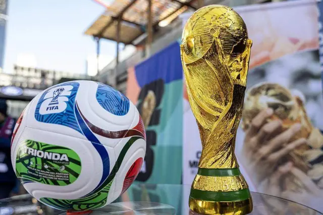 Campeonato do Mundo de futebol e troféu