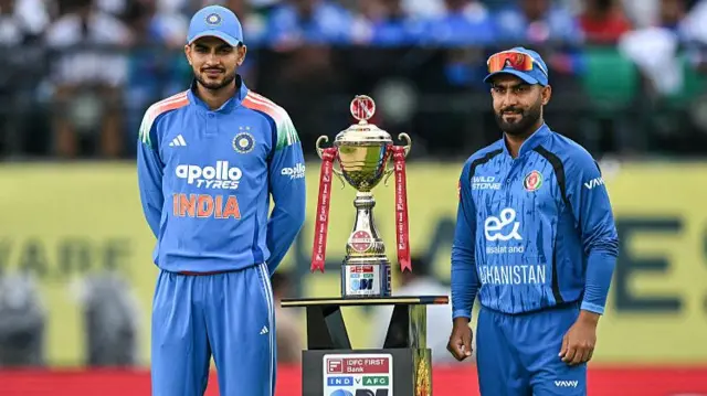 कप्तान शुभमन गिल और अफ़ग़ानिस्तान क्रिकेट टीम के कप्तान हश्मतुल्लाह शाहिदी