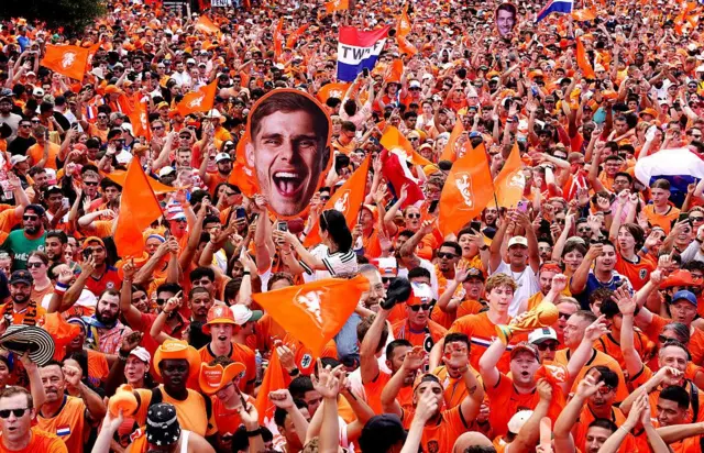 Magoya bayan Netherlands