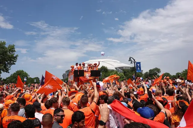Magoya bayan Netherlands