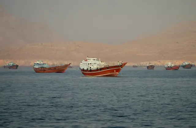 Amato ariko ararengana mu muhora wa Hormuz avuye i Musandam muri Oman, ku wa 14 Ruheshi (6) 2026
