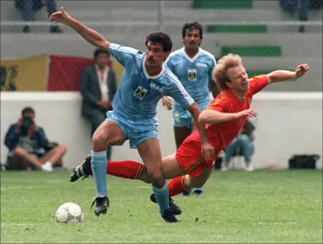 جانب من لقاء منتخبي العراق وبلجيكا في كأس العالم عام 1986