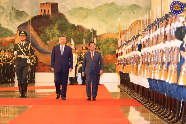 တရုတ်ပြည်သူ့ ခန်းမဆောင်မှာ ဂုဏ်ပြုတပ်ဖွဲ့ကြိုဆို