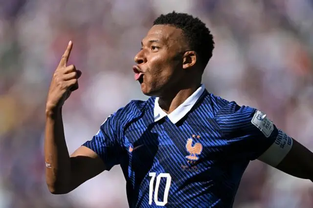 Le Français Kylian Mbappé exulte
