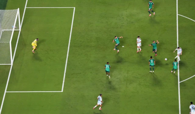 Lionel Messi dispara a gol
