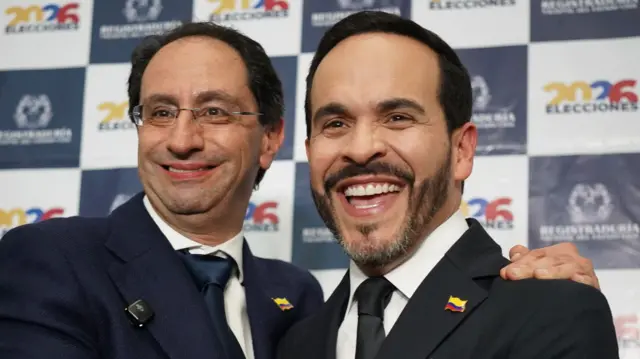 José Manuel Restrepo y Abelardo de la Espriella en un evento de campaña.