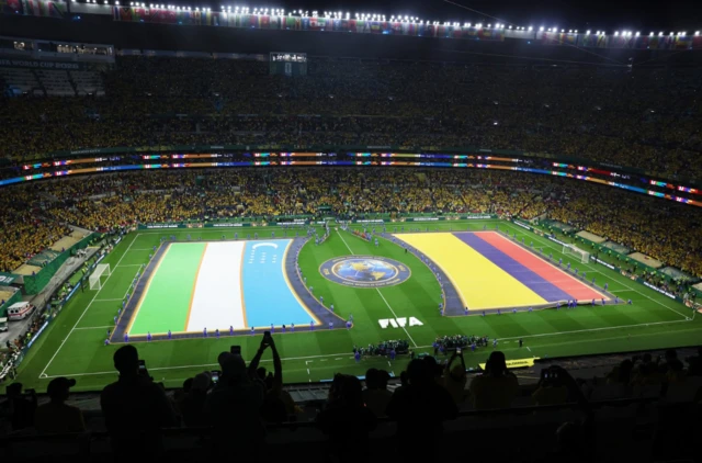 Banderas en la ceremonia de los himnos