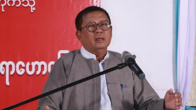 စာပေဟောပြောပွဲတစ်ခုမှာတွေ့ရတဲ့ ဆရာဦးတင်ညွန့် (ပုံဟောင်း)