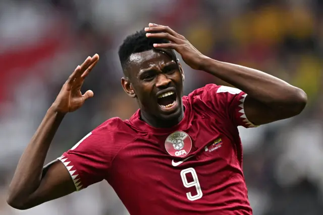 لاعب قطر محمد مونتاري
