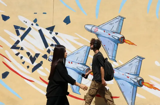 تهران - بیلبورد - جنگ
