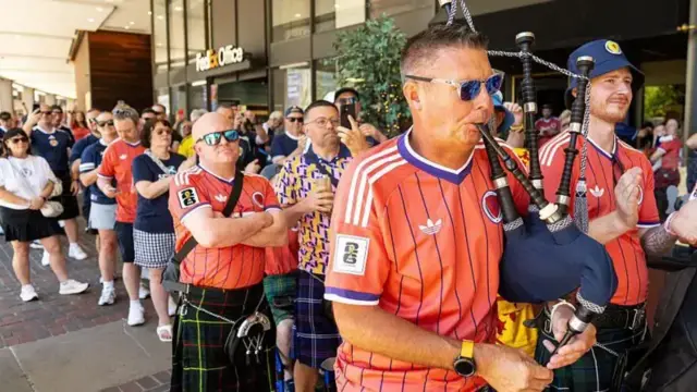 Milhares de torcedores estão em Boston para acompanhar os dois primeiros jogos da Escócia no Mundial.